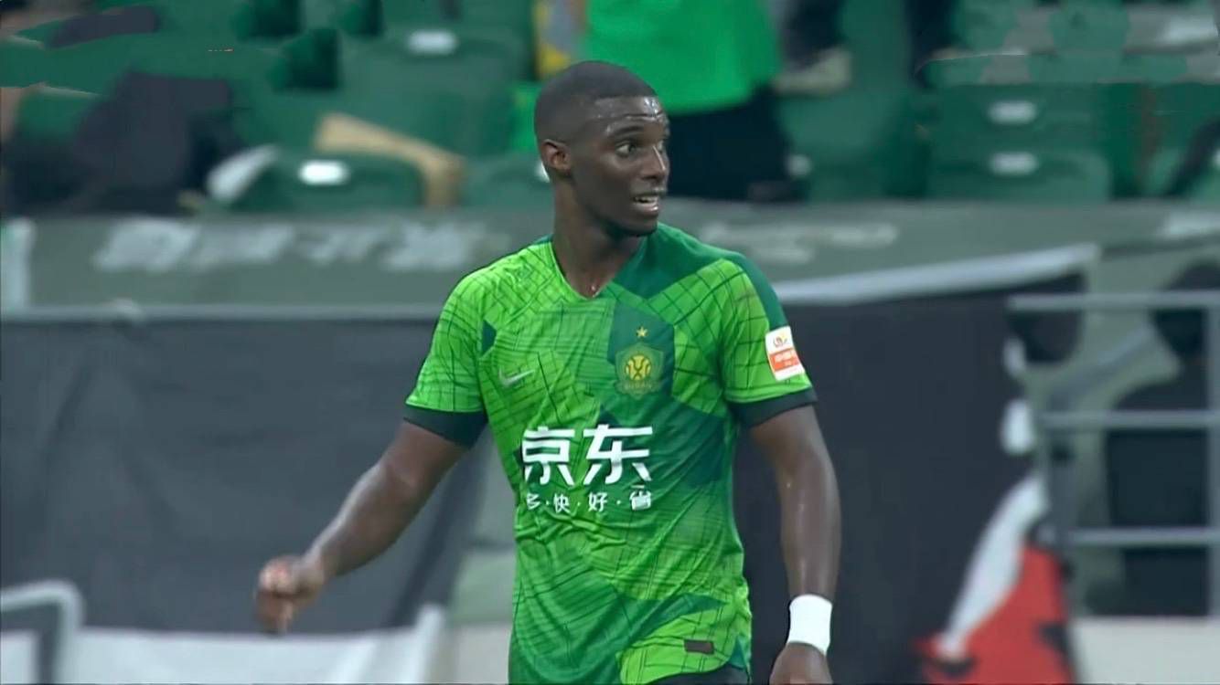 皇马2-0领先　第54分钟，特拉茨送出直塞，莫拉莱斯跟进形成单刀抢在后卫补防和门将出击之前低射破门，黄潜扳回一城比分改写为2-1　第64分钟，迪亚斯接加西亚传球顺势转身抹过防守，一路带球突进到禁区，左脚假射真扣晃过防守横带一步换右脚打门得手，皇马3-1领先　第68分钟，皇马前场施压高强度拼抢造成黄潜失误，罗德里戈禁区内得球被破坏，莫德里奇后插上推射入网，皇马4-1领先　【比赛焦点瞬间】第7分钟，黄潜后场出球犹豫险些送礼，莫德里奇机敏上抢制造险情　第11分钟，莫德里奇右侧似传似射扫到后点，罗德里戈跟进包抄没能踢上　第19分钟，罗德里戈接巴尔韦德传中倒地垫射被扑，但同时也越位在先了　第24分钟，莫德里奇弧顶扛着防守打出高质量远射，皮球擦着横梁出了底线　第35分钟，阿拉巴在与莫雷诺对抗后倒地，无法坚持被搀扶下场，纳乔替补登场　第45+2分钟，贝林厄姆禁区内倒地，但主裁没有表示　第68分钟，贝林厄姆被对手一路拉拽球衣后推搡回击染黄　第79分钟，琼阿梅尼复出替补克罗斯登场　下半场补时4分钟。